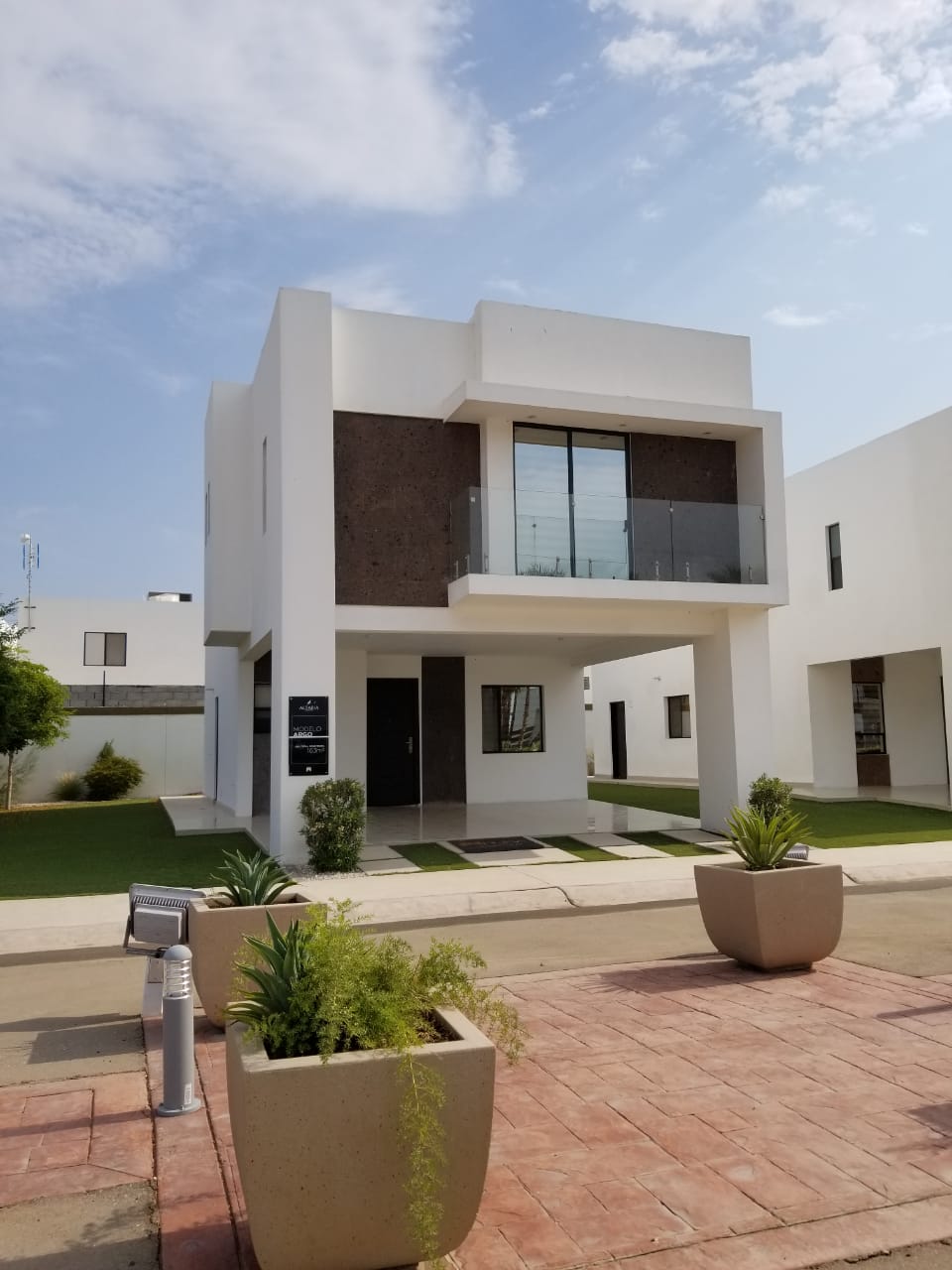 Fachada del modelo Argo