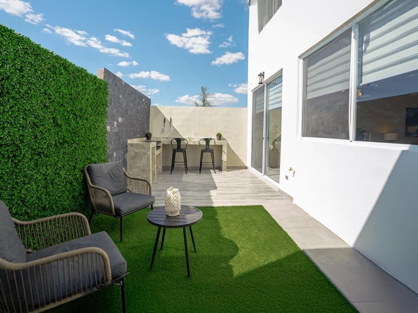 Patio con asador del modelo Platino