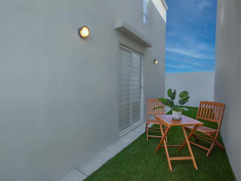 Patio jardín del modelo Milán