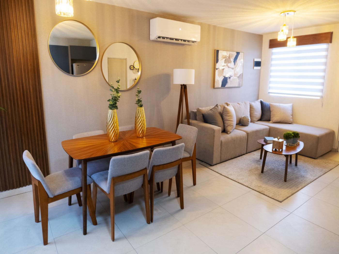 Sala y comedor en modelo Águila Premier de fraccionamiento Valle de Santa Elena Sector San José
